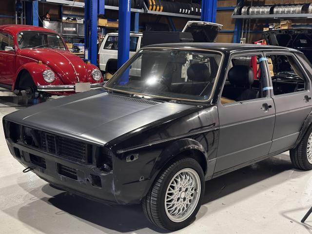 【板金・塗装】1979 フォルクスワーゲン ゴルフ1 サフ塗装