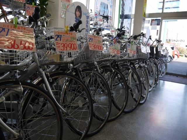 ちょっとしたお買い物や通学用に役立つ自転車の販売もしております。