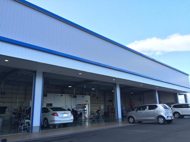 ５基あるリフトで作業はスムーズ。お待たせしません！