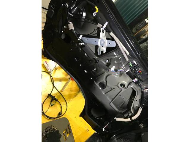 ５型ハイエース　フロントドアデッドニング　ロックフォードP1675-S