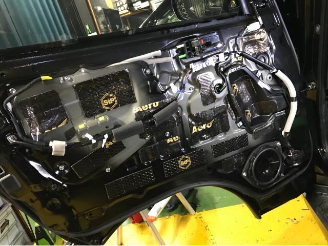 ５型ハイエース　フロントドアデッドニング　ロックフォードP1675-S