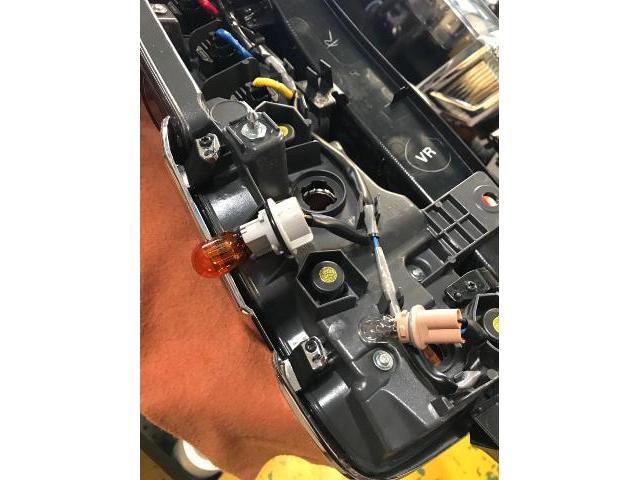 新車80系ヴォクシーＨＶ　ヴァレンティＬＥＤバルブセット施工