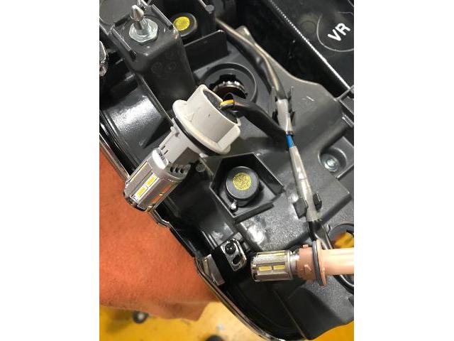 新車80系ヴォクシーＨＶ　ヴァレンティＬＥＤバルブセット施工