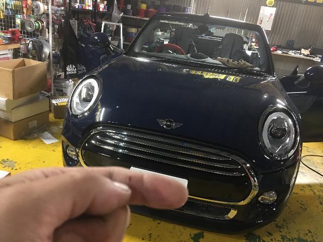 新車BMWF57型MINIコンバーチブル インターフェース(地デジ＆DVDデッキ)取り付け施行