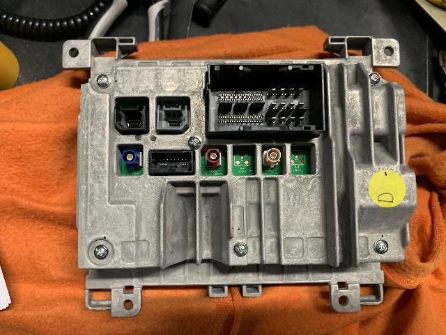 2019年　DODGEチャレンジャー392T/A（アップルカープレイ装着車）　インターフェース取付（地デジ追加＆HDMIミラーリンク化）　ユピテル指定店モデル「Z200L」施工一式