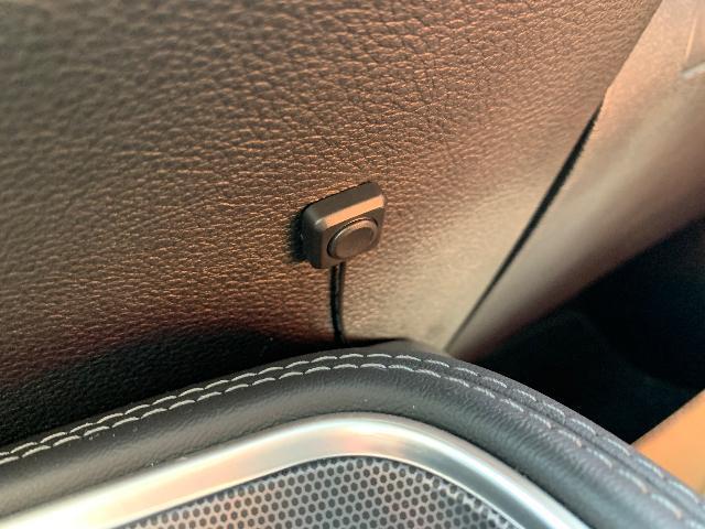 2019年　DODGEチャレンジャー392T/A（アップルカープレイ装着車）　インターフェース取付（地デジ追加＆HDMIミラーリンク化）　ユピテル指定店モデル「Z200L」施工一式