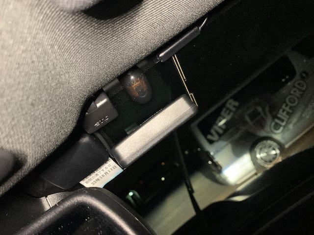 2019年　DODGEチャレンジャー392T/A（アップルカープレイ装着車）　インターフェース取付（地デジ追加＆HDMIミラーリンク化）　ユピテル指定店モデル「Z200L」施工一式