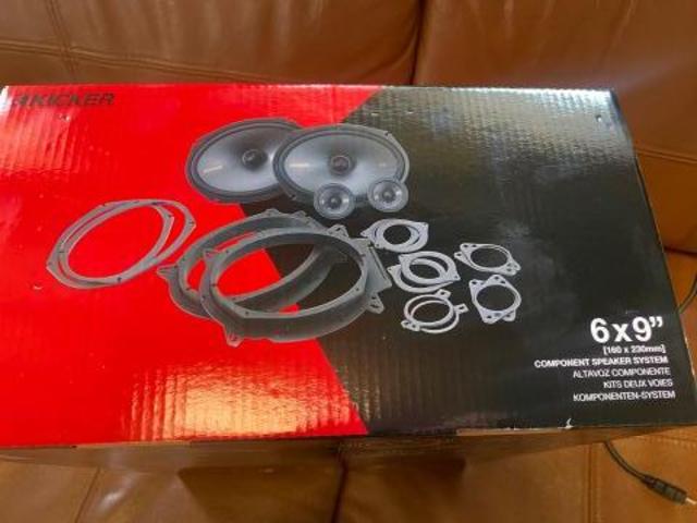 2020年ダッジチャレンジャーRT キッカー KSS269スピーカー＆HS8（パワードサブウーファー）取り付け一式