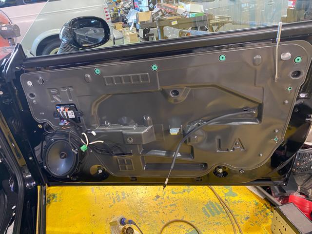 2020年ダッジチャレンジャーRT キッカー KSS269スピーカー＆HS8（パワードサブウーファー）取り付け一式