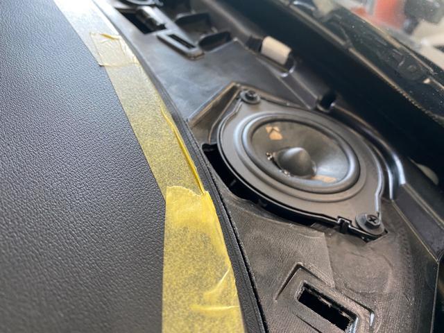 2020年ダッジチャレンジャーRT キッカー KSS269スピーカー＆HS8（パワードサブウーファー）取り付け一式