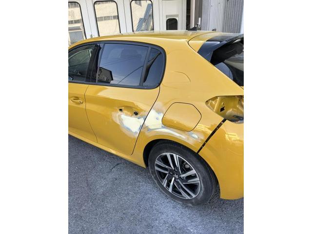 プジョー　２０８　安城市・刈谷市・知立市・豊田市・岡崎市　キズへこみ・修理！安い！
