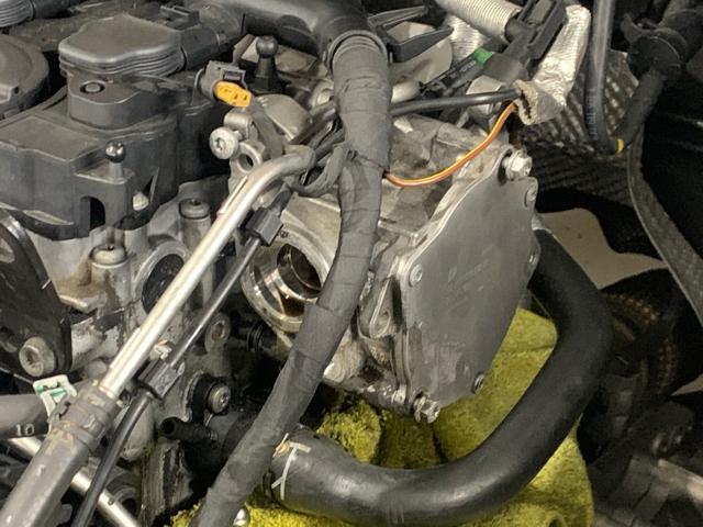 アウディ TT 8J ウォーターポンプ バキュームポンプガスケット交換 名古屋市港区