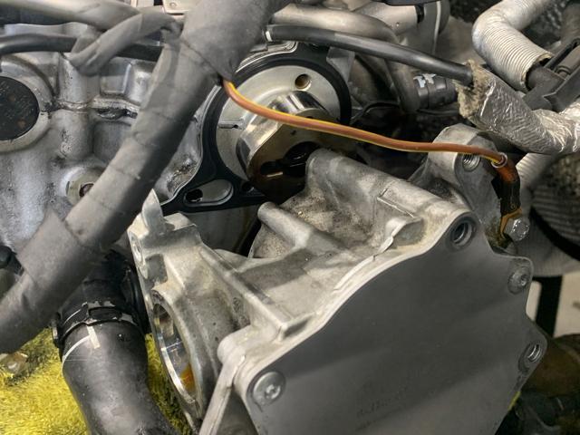 アウディ TT 8J ウォーターポンプ バキュームポンプガスケット交換 名古屋市港区