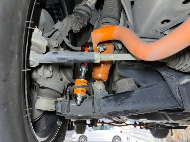 トヨタ ハイエース ユーアイビークル スタビライザーリンク交換 三重県 四日市市 菰野町 トヨタ ハイエース ユーアイビークル スタビライザーリンク交換 三重県 四日市市 菰野町