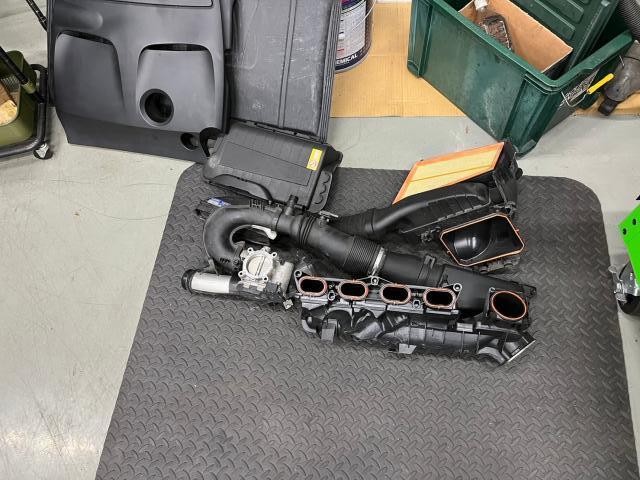メルセデスベンツ A180 サーモスタットハウジング オイルフィルターハウジングガスケット 交換 メルセデスベンツ A180 サーモスタットハウジング オイルフィルターハウジングガスケット 交換