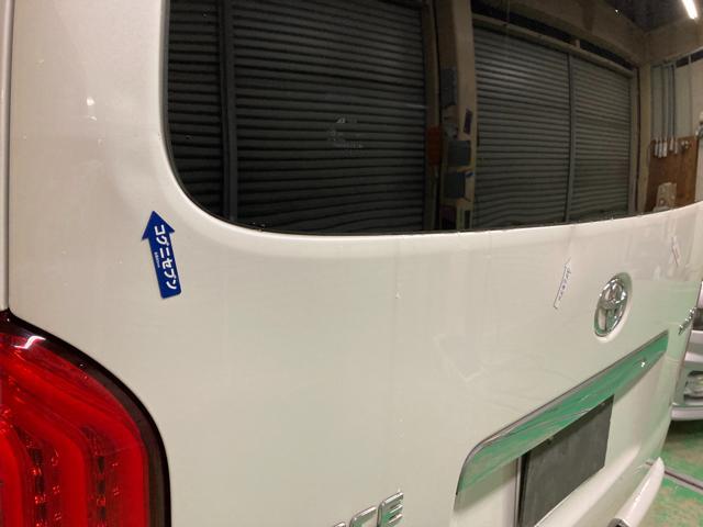 トヨタハイエースバンバックドア修理
安城市からのお客様