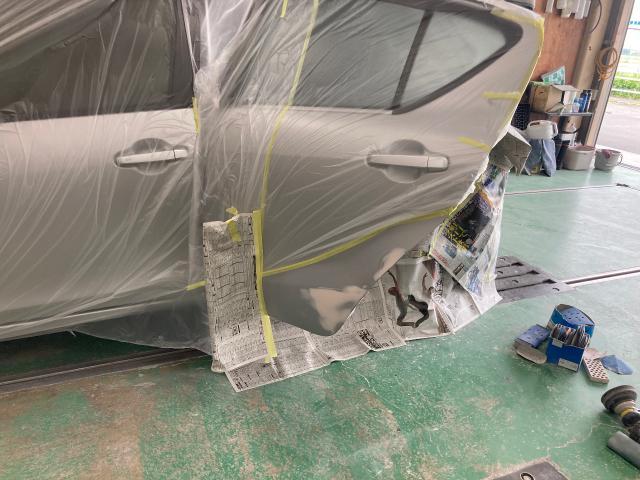 トヨタ　アクア左リヤドア・クォーターパネル鈑金・塗装
修理　知立市からのお客様