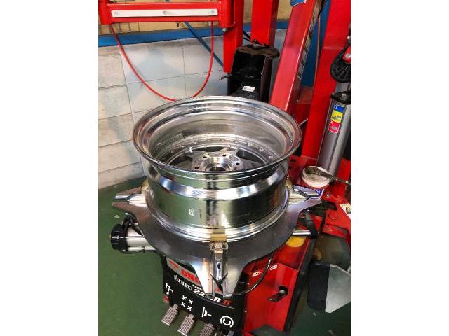 トヨタ　ハイエース　4型　スーパーGL KDH201V タイヤ組み替え　バランス調整　玄武ブレーキパッド交換　アルパインフローティングナビ修理　脱着　取付　名古屋市中川区