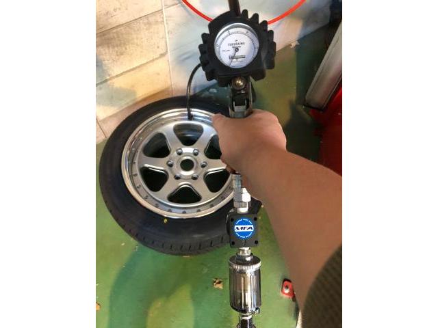 トヨタ　ハイエース　4型　スーパーGL KDH201V タイヤ組み替え　バランス調整　玄武ブレーキパッド交換　アルパインフローティングナビ修理　脱着　取付　名古屋市中川区