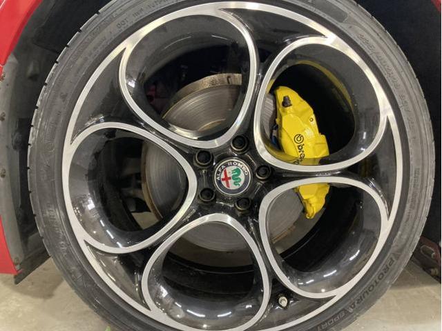 アルファロメオ ジュリア 名古屋市緑区土日キャリパー塗装 大府市キャリパー塗装 名古屋市南区アルファロメオ車検 名古屋市天白区アルファロメオ修理 名古屋市緑区土日輸入車キャリパー塗装 整備鈑金作業実績年間5800台超