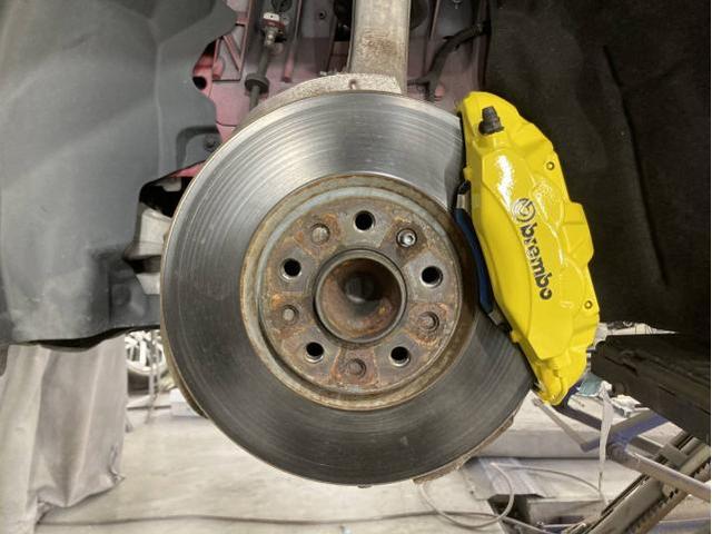 アルファロメオ ジュリア 名古屋市緑区土日キャリパー塗装 大府市キャリパー塗装 名古屋市南区アルファロメオ車検 名古屋市天白区アルファロメオ修理 名古屋市緑区土日輸入車キャリパー塗装 整備鈑金作業実績年間5800台超