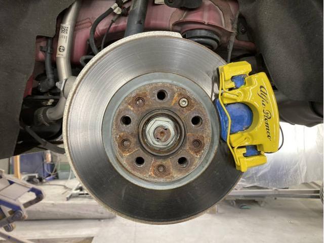 アルファロメオ ジュリア 名古屋市緑区土日キャリパー塗装 大府市キャリパー塗装 名古屋市南区アルファロメオ車検 名古屋市天白区アルファロメオ修理 名古屋市緑区土日輸入車キャリパー塗装 整備鈑金作業実績年間5800台超