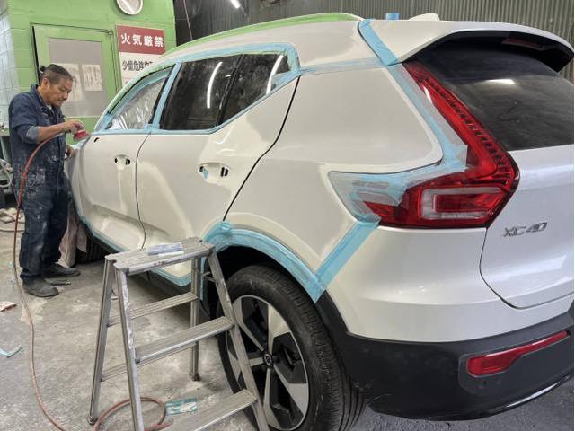 ボルボ XC40 アルティメットB4 AWD ダークエディション 名古屋市緑区ボルボ修理 大府市輸入車凹み修理 名古屋市昭和区XC40車検 名古屋市瑞穂区ボルボ販売 名古屋市緑区輸入車販売 整備鈑金作業実績年間5800台超
