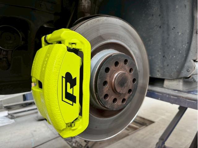 フォルクスワーゲン　ゴルフＲ　ABA-AUDJHF　名古屋市緑区キャリパー塗装・ホイールコーティング　名古屋市土日フォルクスワーゲンキャリパー塗装　大府市土日ゴルフ車検　名古屋市天白区フォルクスワーゲン修理　整備鈑金作業実績年間5800台超