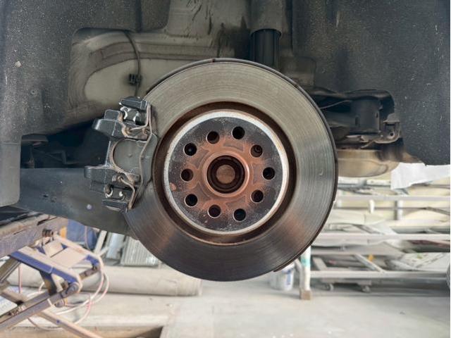 フォルクスワーゲン　ゴルフＲ　ABA-AUDJHF　名古屋市緑区キャリパー塗装・ホイールコーティング　名古屋市土日フォルクスワーゲンキャリパー塗装　大府市土日ゴルフ車検　名古屋市天白区フォルクスワーゲン修理　整備鈑金作業実績年間5800台超