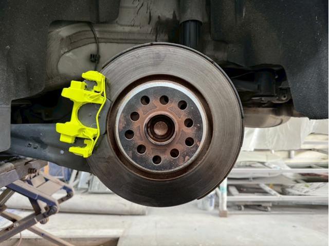 フォルクスワーゲン　ゴルフＲ　ABA-AUDJHF　名古屋市緑区キャリパー塗装・ホイールコーティング　名古屋市土日フォルクスワーゲンキャリパー塗装　大府市土日ゴルフ車検　名古屋市天白区フォルクスワーゲン修理　整備鈑金作業実績年間5800台超