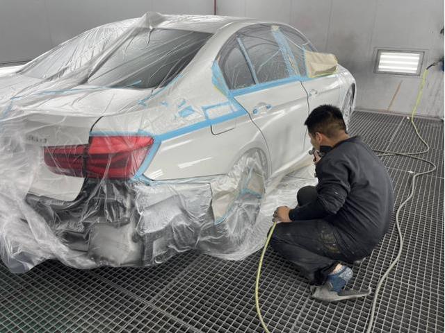 ＢＭＷ　３シリーズ　320d　名古屋市緑区輸入車鈑金修理　大府市土日BMW3凹み修理　東海市土日輸入車鈑金見積もり　名古屋市天白区輸入車修理　名古屋市緑区土日BMW車検　整備鈑金作業実績年間5800台超