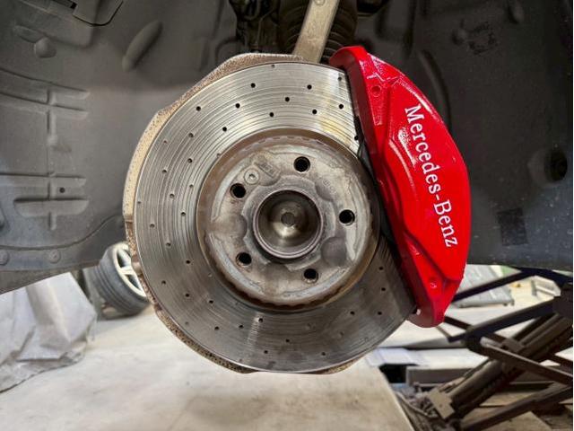 メルセデス・ベンツ　Ｃクラスステーションワゴン　RBA-205242　名古屋市緑区輸入車キャリパー塗装　名古屋市土日ベンツキャリパー塗装　大府市土日ベンツCクラス車検　刈谷市土日ベンツ修理　整備鈑金作業実績年間5800台超