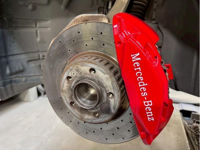 メルセデス・ベンツ　Ｃクラスステーションワゴン　RBA-205242　名古屋市緑区輸入車キャリパー塗装　名古屋市土日ベンツキャリパー塗装　大府市土日ベンツCクラス車検　刈谷市土日ベンツ修理　整備鈑金作業実績年間5800台超