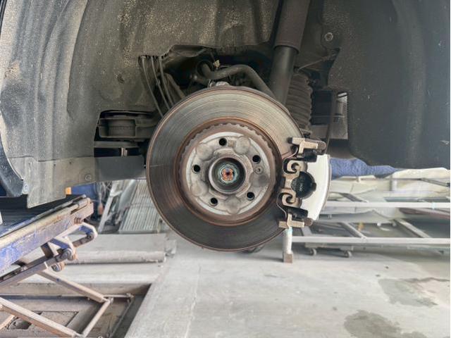 メルセデス・ベンツ　Ｃクラスステーションワゴン　RBA-205242　名古屋市緑区輸入車キャリパー塗装　名古屋市土日ベンツキャリパー塗装　大府市土日ベンツCクラス車検　刈谷市土日ベンツ修理　整備鈑金作業実績年間5800台超