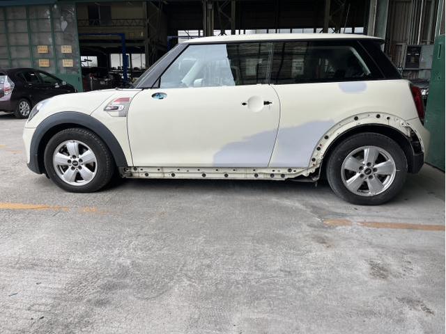 ＭＩＮＩヴィクトリア　3BA-XR15W　令和３　名古屋市緑区MINI販売車両鈑金塗装　大府市土日輸入車修理　名古屋市天白区MINI車検　名古屋市土日輸入車販売　刈谷市MINI修理　整備鈑金作業実績年間5800台超
