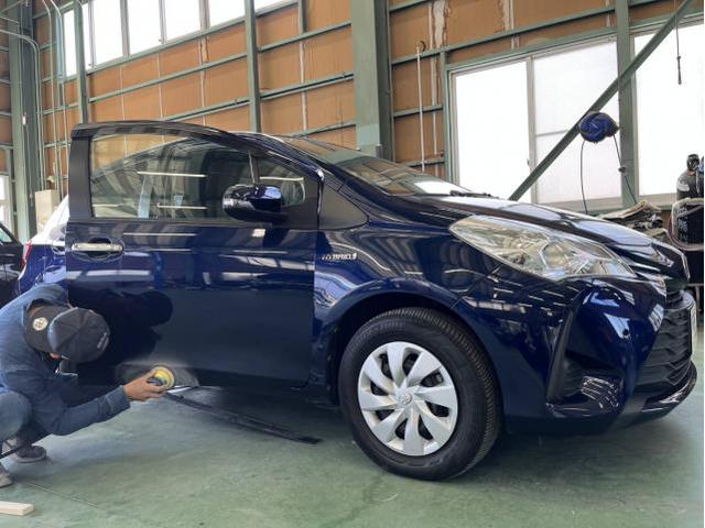 トヨタ　ヴィッツハイブリッドFセーフティーエディション　キズ・凹み直し　名古屋市緑区鈑金塗装　大府市土日ヴィッツ車検　東海市土日ヴィッツ凹み修理　名古屋市南区鈑金塗装見積もり　整備鈑金作業実績年間5800台超