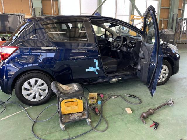 トヨタ　ヴィッツハイブリッドFセーフティーエディション　キズ・凹み直し　名古屋市緑区鈑金塗装　大府市土日ヴィッツ車検　東海市土日ヴィッツ凹み修理　名古屋市南区鈑金塗装見積もり　整備鈑金作業実績年間5800台超