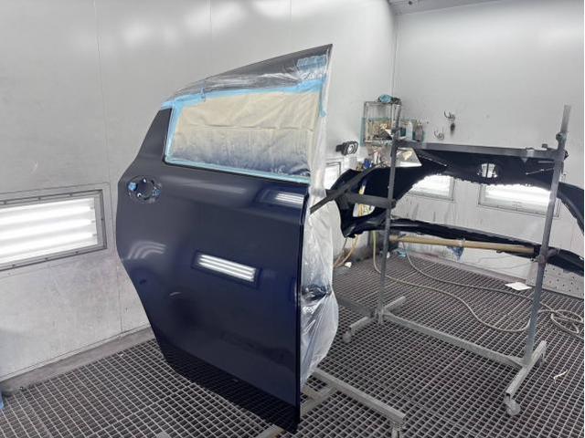 トヨタ　ヴィッツハイブリッドFセーフティーエディション　キズ・凹み直し　名古屋市緑区鈑金塗装　大府市土日ヴィッツ車検　東海市土日ヴィッツ凹み修理　名古屋市南区鈑金塗装見積もり　整備鈑金作業実績年間5800台超