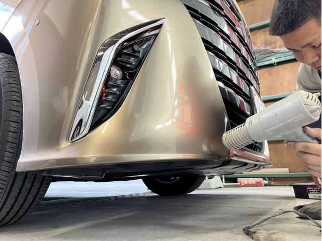 トヨタ　アルファード　Z　名古屋市緑区バンパーすり傷修理　刈谷市土日アルファード鈑金塗装　大府市土日バンパー修理　東海市土日アルファード車検　名古屋市南区アルファード凹み修理　整備鈑金作業実績年間5800台超