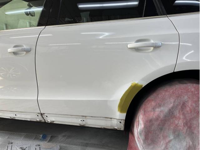 アウディ　Ｑ５　名古屋市緑区土日キズ凹み修理　大府市土日アウディ鈑金見積もり　東海市土日Q5車検　名古屋市天白区アウディ傷修理　刈谷市土日鈑金塗装修理　名古屋市土日輸入車修理　整備鈑金作業実績年間5800台超