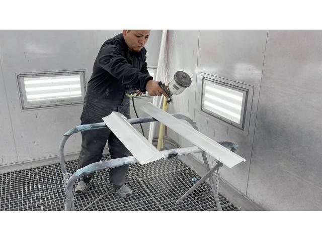 アウディ　Ｑ５　名古屋市緑区土日キズ凹み修理　大府市土日アウディ鈑金見積もり　東海市土日Q5車検　名古屋市天白区アウディ傷修理　刈谷市土日鈑金塗装修理　名古屋市土日輸入車修理　整備鈑金作業実績年間5800台超