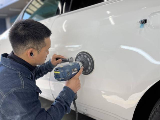 アウディ　Ｑ５　名古屋市緑区土日キズ凹み修理　大府市土日アウディ鈑金見積もり　東海市土日Q5車検　名古屋市天白区アウディ傷修理　刈谷市土日鈑金塗装修理　名古屋市土日輸入車修理　整備鈑金作業実績年間5800台超