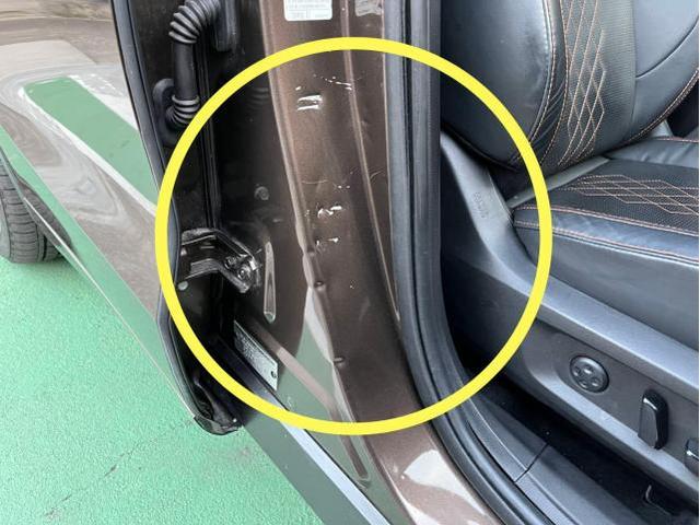 三菱　アウトランダーＰＨＥＶ　左後ろキズシートベルト挟みのへこみ修理　名古屋市凹み修理　大府市部分修理　　東海市土日左後ろ傷修理　刈谷市鈑金塗装　名古屋市アウトランダー修理　整備鈑金作業実績年間5800台超