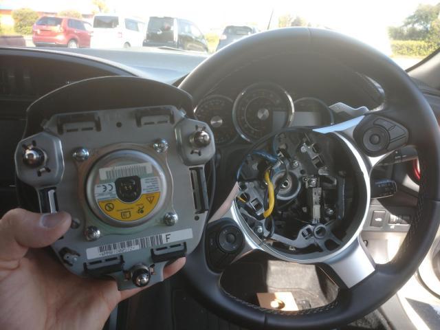 トヨタ・86のステアリング(ハンドル)をナルディへ交換!盗難 トヨタ・86のステアリング(ハンドル)をナルディへ交換!盗難