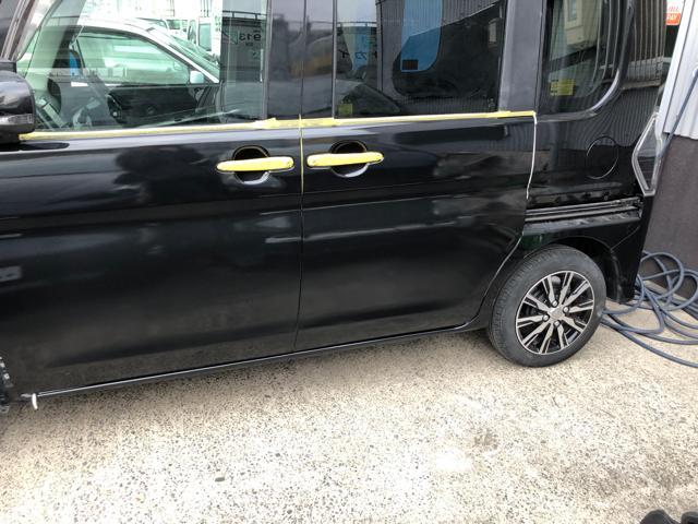 ダイハツ タント フロントドア、リヤドア、ロッカーパネル修理、ロッカーモール交換