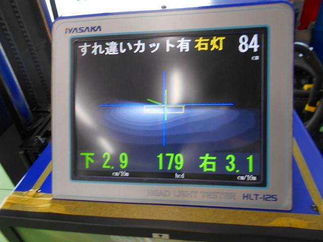 【豊明市　トヨタ　ハイエース】ヘッドライト調整　ヘッドライト調整ねじ交換