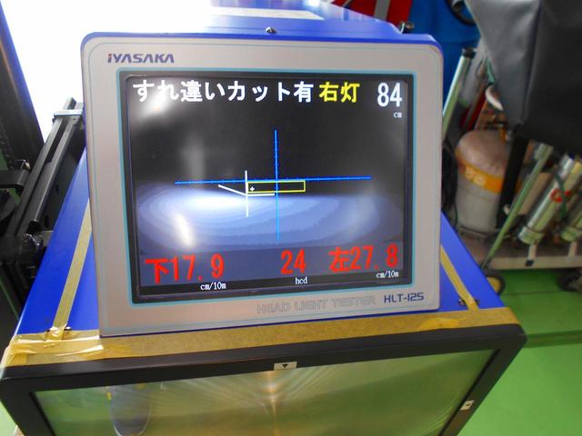 【豊明市　トヨタ　ハイエース】ヘッドライト調整　ヘッドライト調整ねじ交換