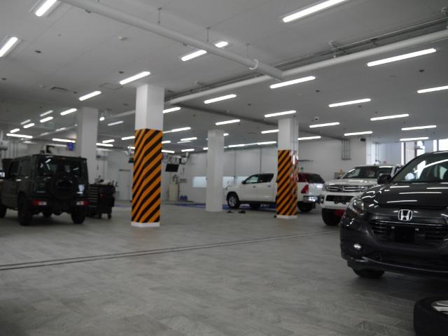 店舗敷地内に整備用工場がございます！愛車のメンテナンスは「整備のプロ」スタッフがご担当致します。