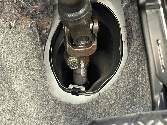 トヨタ プリウス ZVW30 走行時異音 インタミシャフト交換 トヨタ プリウス ZVW30 走行時異音 インタミシャフト交換