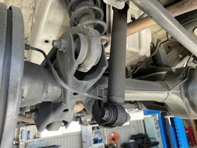 スズキ　エブリーバン　DA64V　継続車検　ロワボールジョイントブーツ交換　タイロッドエンドブーツ交換　リアショックアブソーバー交換